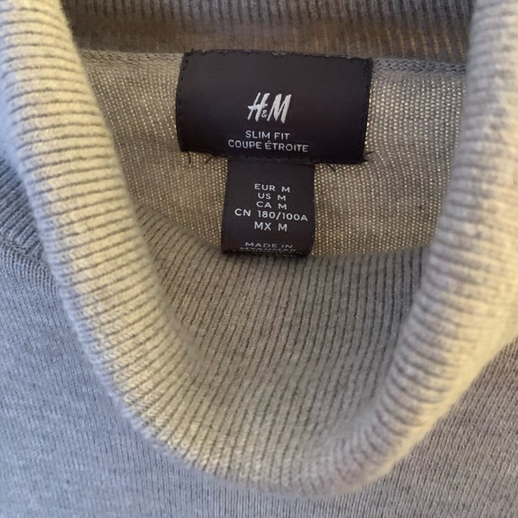 NWOT H&M Men’s beige turtleneck - Picture 3 of 4